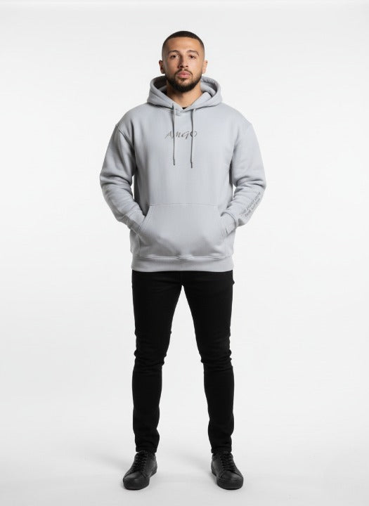 קפוצ'ון אפור-עם כיתוב על השרוול