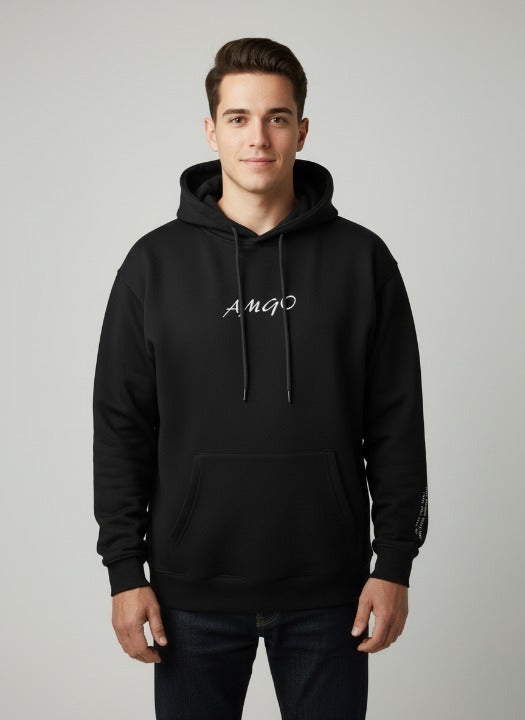 קפוצ'ון שחור-עם כיתוב על השרוול